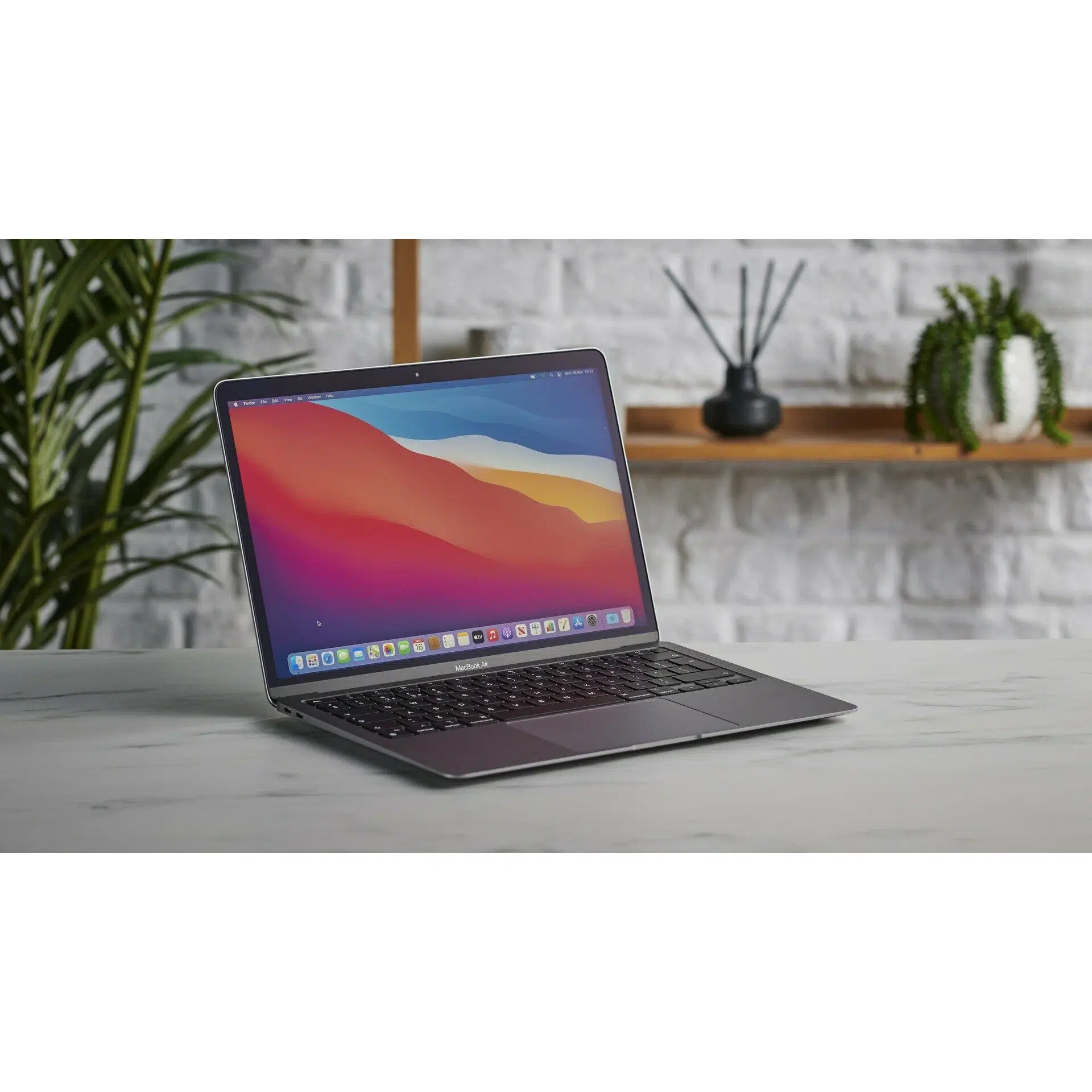 Ноутбук Apple MacBook Air 13 2020 (M1, 8/256 GB, SSD) (MGN63) space grey (темно-серый). изображение 5