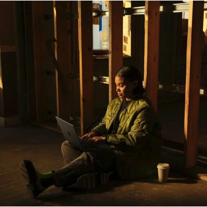 Ноутбук Apple MacBook Pro 16" (2024), M4 Max, 36/1Tb, SSD, (MX2V3), Silver изображение 7