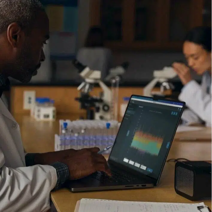 Ноутбук Apple MacBook Pro 16" (2024), M4 Max, 36/1Tb, SSD, (MX2V3), Silver изображение 8