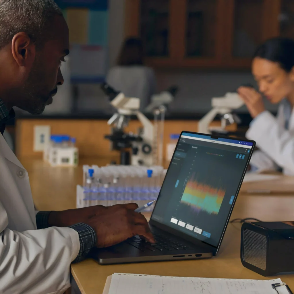 Ноутбук Apple MacBook Pro 14 2024 M4 24/1024GB Space Black (MCX04) (Английская клавиатура) изображение 11